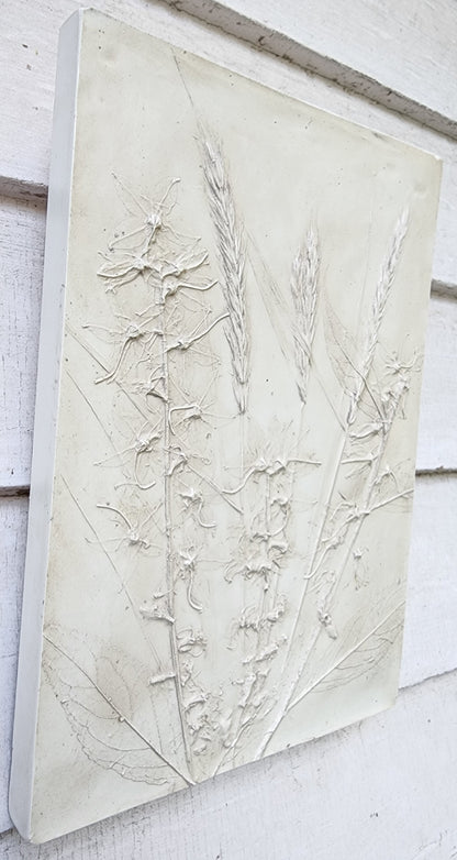 Bas-relief botanique en plâtre