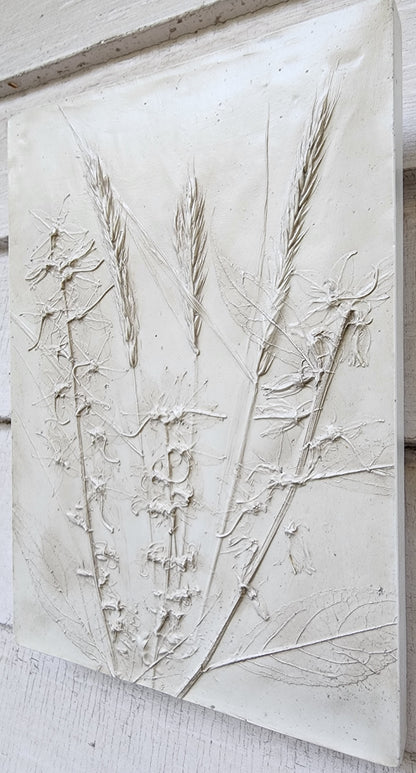 Bas-relief botanique en plâtre
