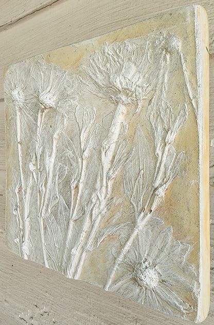 Bas-relief botanique en plâtre