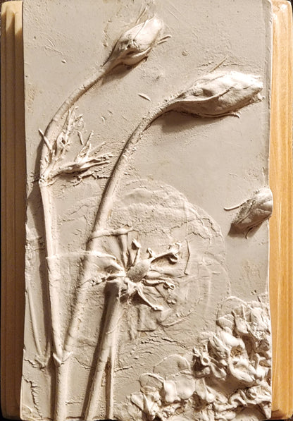 Bas-relief botanique en plâtre