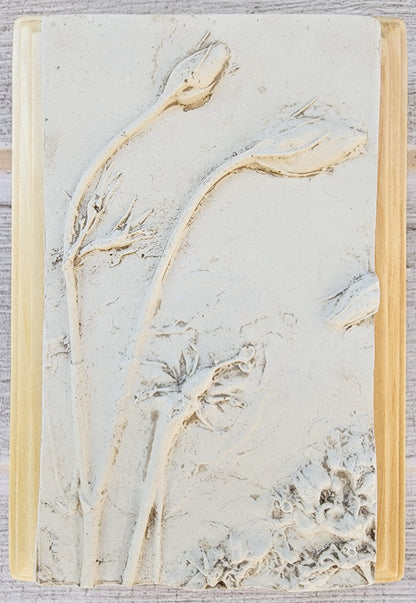 Bas-relief botanique en plâtre